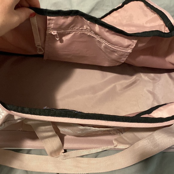 Reebok Blush Pink Gym/Overnight Bag - Picture 2 of 4